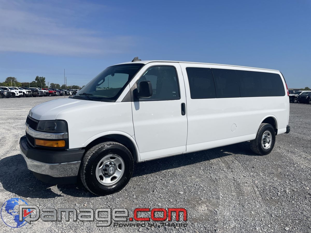 2018 Chevrolet Express Passenger LT's photo