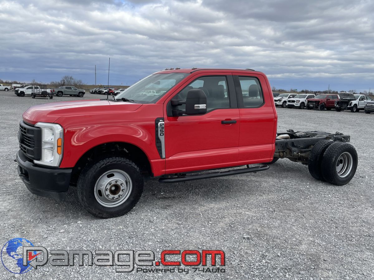 2023 Ford F-350 Super Duty Chassis Cab XL's photo