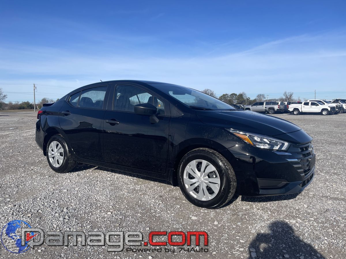 2025 Nissan Versa S's photo
