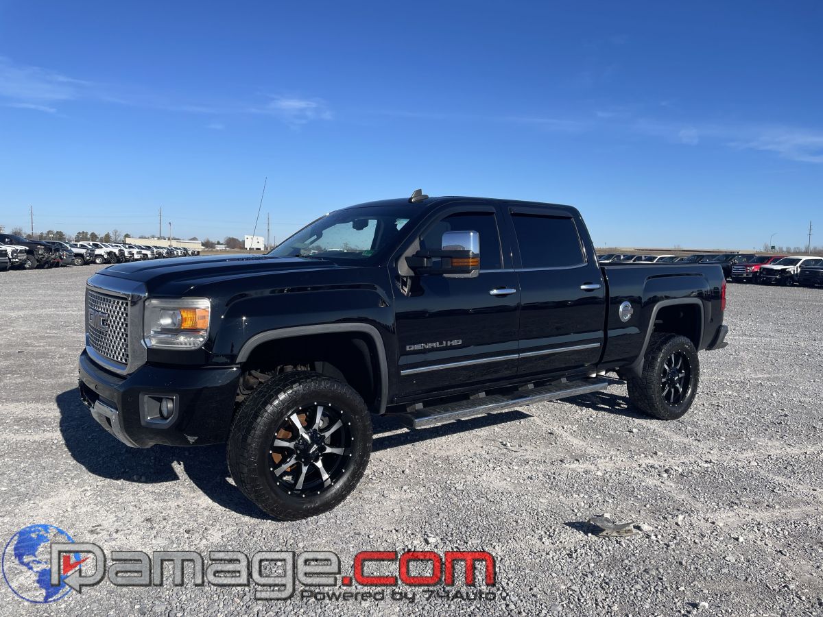 2015 GMC Sierra Denali's photo
