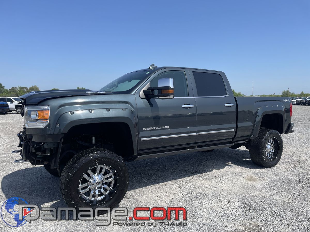 2018 GMC Sierra 4WD Crew Cab Standard Box Denali's photo