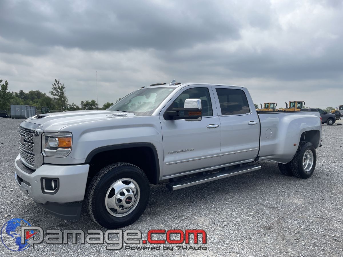 2018 GMC Sierra 4WD Crew Cab Standard Box Denali's photo